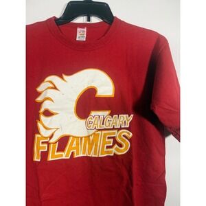 Vintage Calgary Flames NHL T-Shirt Red Go For The Gold Medallion Mens Medium USA